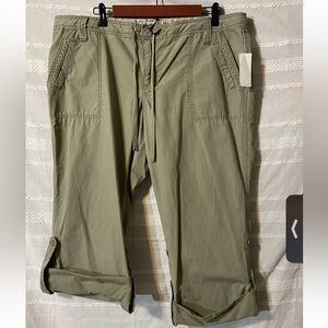 Old Navy Brand Just Below The Waist Olive Green Cuffed Bottom Capris